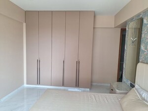 Room in 3 BHK Apartment at Aum Nav Kiran, Khar West – for Rent