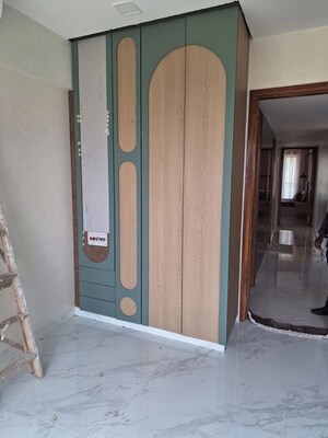 Room in 3 BHK Apartment at Aum Nav Kiran, Khar West – for Rent