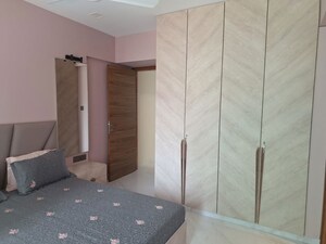 Room in 3 BHK Apartment at Aum Nav Kiran, Khar West – for Rent