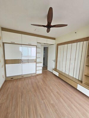 Room in 3 BHK Apartment at Runwal Bliss, Kanjurmarg East – for Rent