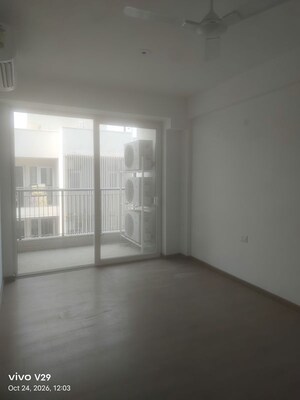 Room in 4 BHK Builder Floor at Dlf Phase ii – for Rent