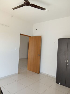 Room in 2 BHK Apartment at WhiteHouse Apartment, Rt Nagar – for Rent
