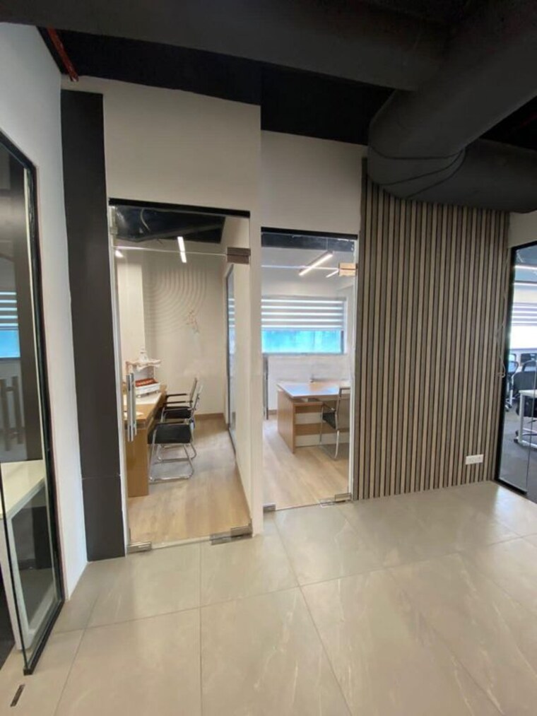  Parking, new palasia Commercial Office Space 1000 Sq.Ft. In New Palasia Indore 10780834