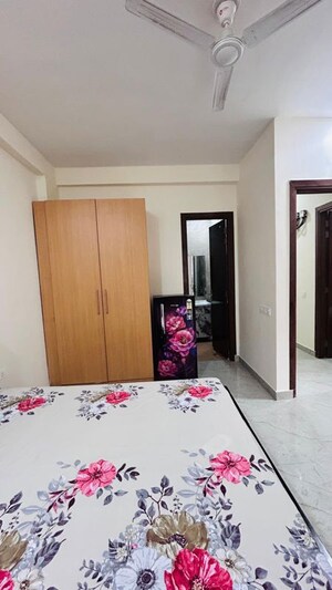 Room in 1 RK Apartment at DLF Pink Town House, Dlf City Phase 3 – for Rent