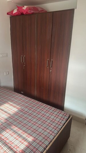Room in 1 BHK Builder Floor at Dlf City Phase 3 – for Rent