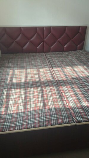 Bedroom in 1 BHK Builder Floor at Dlf City Phase 3 – for Rent