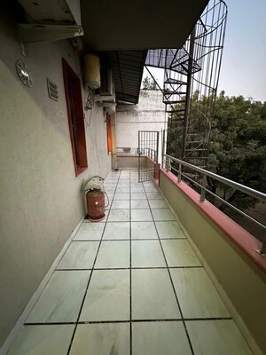 Balcony in 2 BHK Builder Floor at South City 1 – for Rent