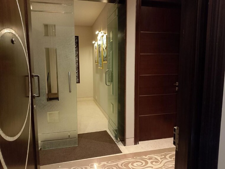 Bathroom, east of kailash 3 Bedroom 200 Sq.Yd. Builder Floor In East Of Kailash Delhi 10780908