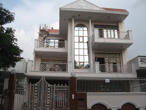 6+ BHK Villa – Exterior View View at Sector 15 - for Sale