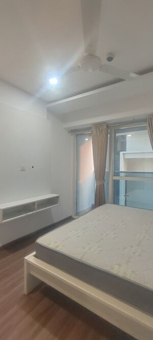 Room in 3 BHK Apartment at Phoenix Golf Edge, Gachibowli – for Rent