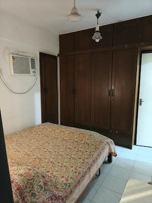 Bedroom in 1 BHK Apartment at Bandra West – for Rent