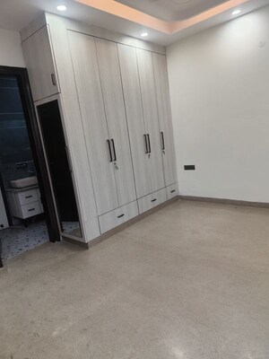 Room in 3 BHK Builder Floor at Pitampura – for Rent