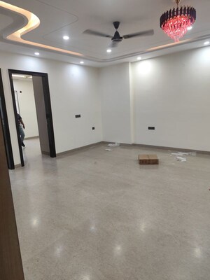 Room in 3 BHK Builder Floor at Pitampura – for Rent