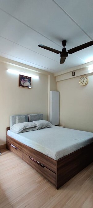 Bedroom in 1 BHK Apartment at Bandra West – for Rent
