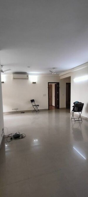 Room in 4 BHK Apartment at M3M Woodshire, Sector 107 – for Rent