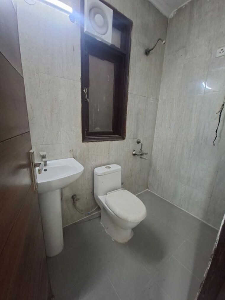 Bathroom, chattarpur 2 Bedroom 850 Sq.Ft. Builder Floor In Chattarpur Delhi 10781021