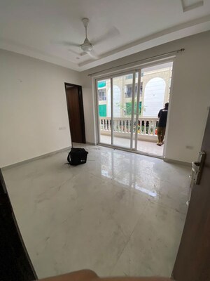 Room in 2 BHK Apartment at Malwa Escon Primera, International Airport Road – for Rent