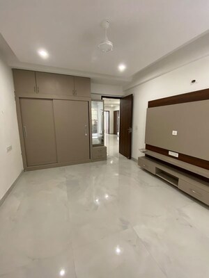 Room in 2 BHK Apartment at Malwa Escon Primera, International Airport Road – for Rent