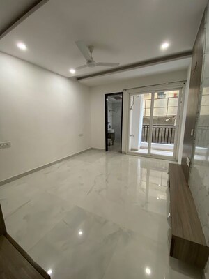 Room in 2 BHK Apartment at Malwa Escon Primera, International Airport Road – for Rent