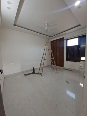 Room in 3 BHK Builder Floor at Chattarpur – for Rent