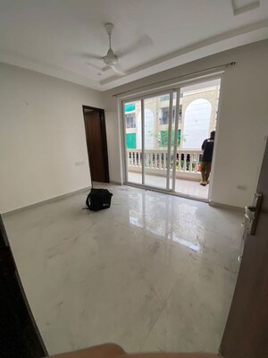 Room in 3 BHK Apartment at Malwa Escon Primera, International Airport Road – for Rent