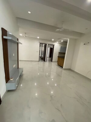 Room in 3 BHK Apartment at Malwa Escon Primera, International Airport Road – for Rent