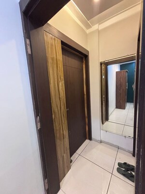 Building Lobby in 1 RK Builder Floor at Mahalaxmi Nagar – for Rent