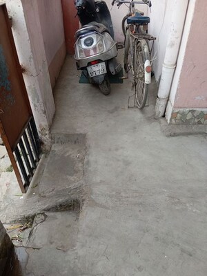 Parking in 6+ BHK Independent House at Samne Ghat – for Sale