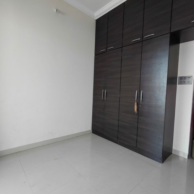 Bathroom, satellite-tower 3 Bedroom 1750 Sq.Ft. Apartment In Goregaon East Mumbai 10781177