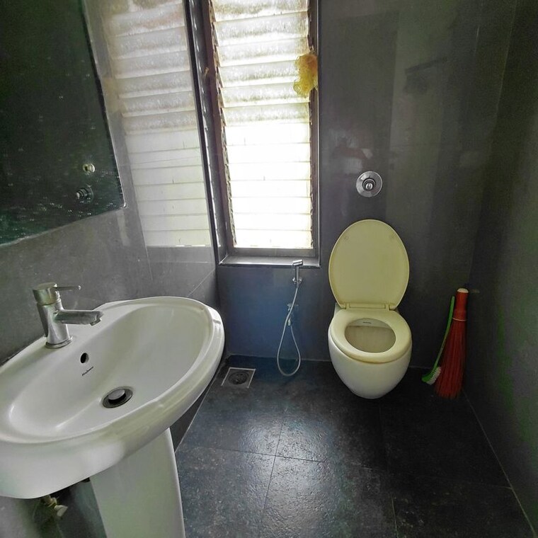 Bathroom, satellite-tower 3 Bedroom 1750 Sq.Ft. Apartment In Goregaon East Mumbai 10781177