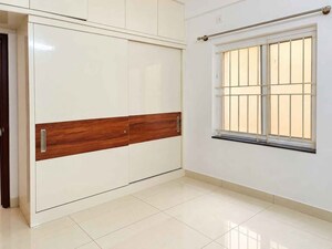 Room in 3 BHK Apartment at Sarjapur – for Rent