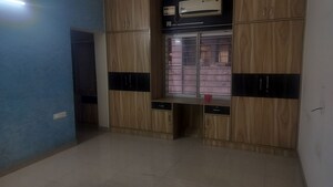 Room in 4 BHK Apartment at Jubilee Hills – for Rent