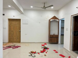Room in 2 BHK Builder Floor at Kondapur – for Rent