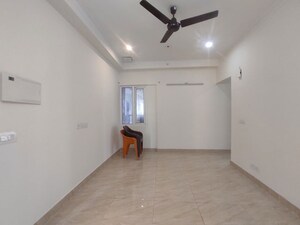 Room in 2 BHK Apartment at Gaur Yamuna City 16th Park View, Gaur Yamuna City – for Sale