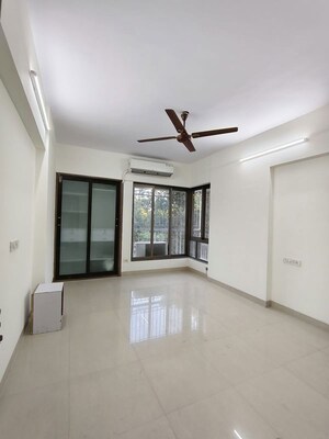 Room in 3 BHK Apartment at Greeshma Residency II, Eastern Express Highway – for Rent
