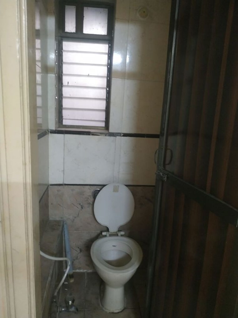 Bathroom, chembur 1 Bedroom 450 Sq.Ft. Apartment In Chembur Mumbai 10781495