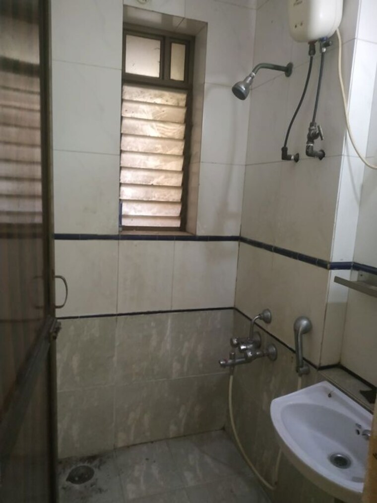 Bathroom, chembur 1 Bedroom 450 Sq.Ft. Apartment In Chembur Mumbai 10781495