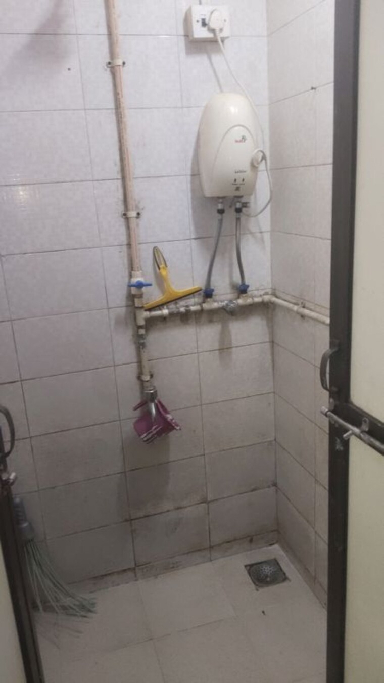 Bathroom, omkar-sra 1 Bedroom 320 Sq.Ft. Apartment In Malad East Mumbai 10779567