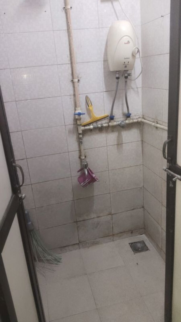 Bathroom, omkar-sra 1 Bedroom 320 Sq.Ft. Apartment In Malad East Mumbai 10779567