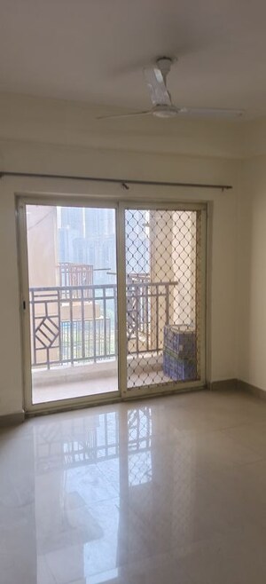 Room in 3 BHK Apartment at Jm Orchid, Sector 76 – for Rent