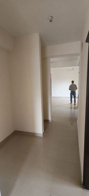 Room in 3 BHK Apartment at Jm Orchid, Sector 76 – for Rent