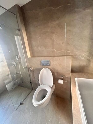 Bathroom in 5 BHK Apartment at Mirchandani Triton, Santacruz West – for Rent