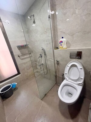 Bathroom in 5 BHK Apartment at Mirchandani Triton, Santacruz West – for Rent