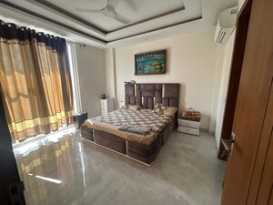 Bedroom in 4 BHK Builder Floor at Sector 57 – for Rent