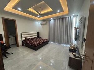 Master Bedroom in 4 BHK Builder Floor at Sector 57 – for Rent