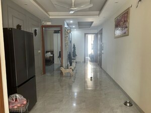 Building Lobby in 4 BHK Builder Floor at Sector 57 – for Rent