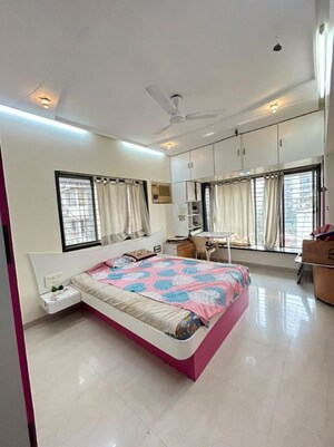 Bedroom in 3 BHK Apartment at Santacruz West – for Rent