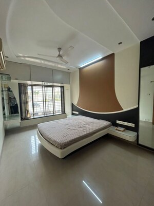 Living Room in 3 BHK Apartment at Santacruz West – for Rent