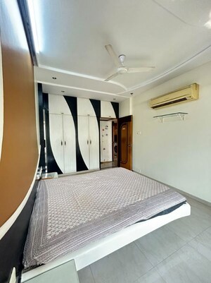 Bedroom in 3 BHK Apartment at Santacruz West – for Rent