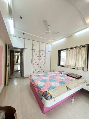 Bedroom in 3 BHK Apartment at Santacruz West – for Rent